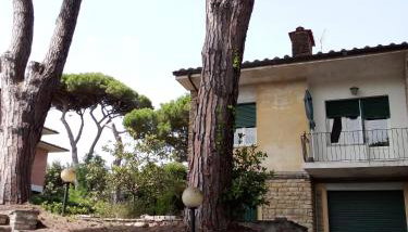 Casa Felci - Spacious Apartment Near The Beach in Tirrenia - Photo 2, Garden, Garden view