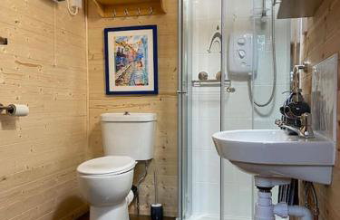 Cosy Cabin, hidden from the main house - Sleeps 2 - EV - Foto 31