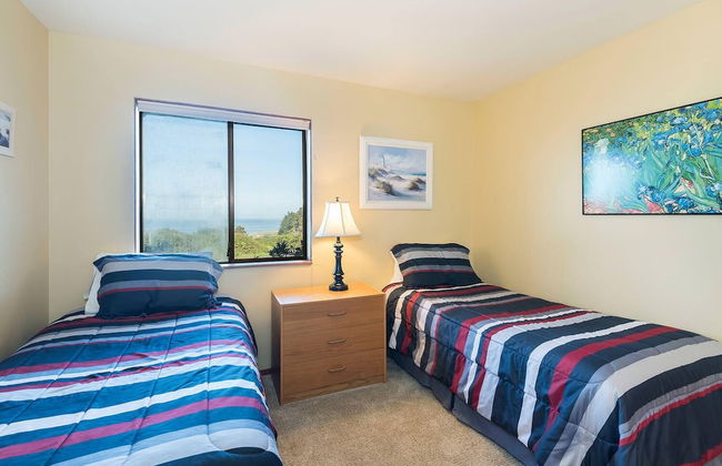 Viglione Fireplace, Hot Tub, & Ocean Views - Photo 3