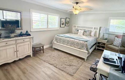 Waterfront Oasis with Private Heated Pool & Dock - Foto 15