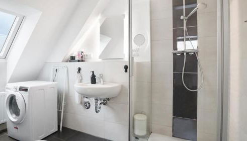 Moderne Wohnung - Nähe Messe / Flughafen - Photo 4, Shower