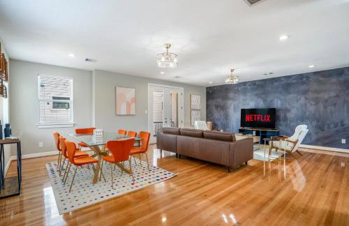 Spacious 3 Bed House near MD Anderson with Free Parking & Wi-Fi - Photo 9