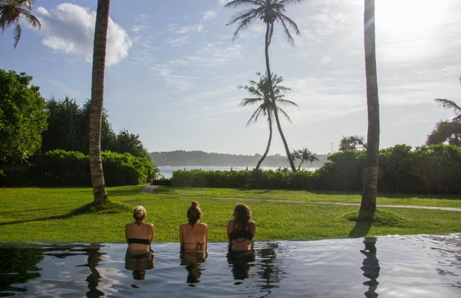 Modern Beach Villa With Roof Garden - Photo 11