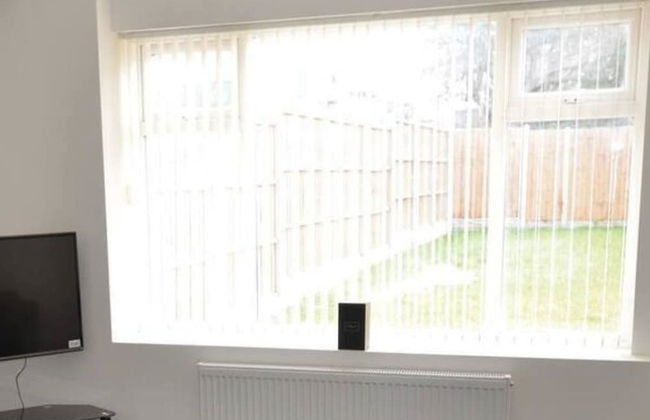 Large 5 Bed House / Wolverhampton + Parking - Foto 16