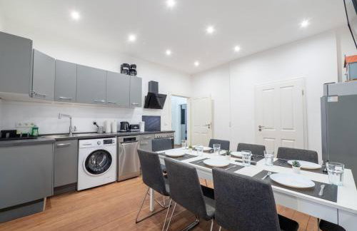 Monteurwohnung-in-Villa-8-Betten-WLAN-TV-Einbaukueche-Ahrensburg-Zentrum-Naehe-Hamburg-AGRP1201 - Photo 12