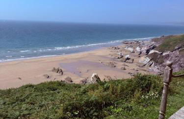 Cliff top chalet with stunning ocean views - Photo 8