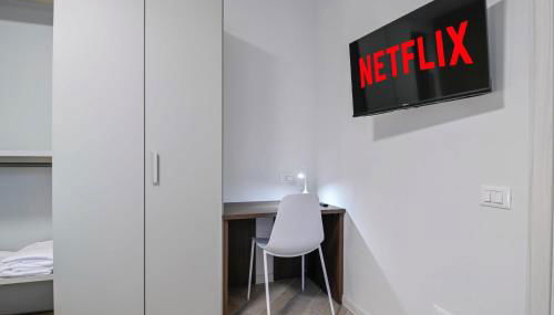 Bilocale Chic, 10 min Aeroporto Milano-Bergamo, BOX AUTO e ARIA CONDIZIONATA - Photo 5, furniture, wardrobe