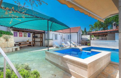Holiday home krika -Three Bedroom Home with heated Pool and Jacuzzi - Foto 76