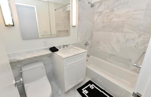 Sophisticated 3 Bedroom Duplex in the Heart of Midtown - Photo 26