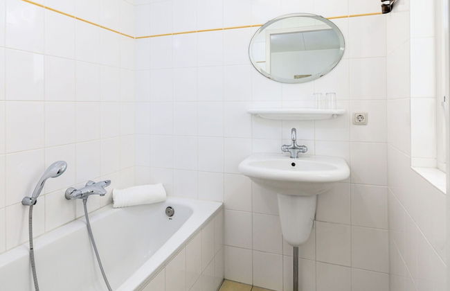 Restyled Villa Near the Beach - Photo 9