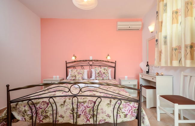 Sun Beach Hotel - Photo 3