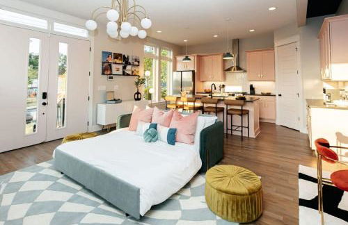 Designer Single Family House-Rooftop- Hot Tub - Foto 17