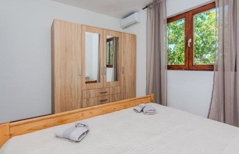 Gorgeous Home In Popovici With Wifi - Photo 25