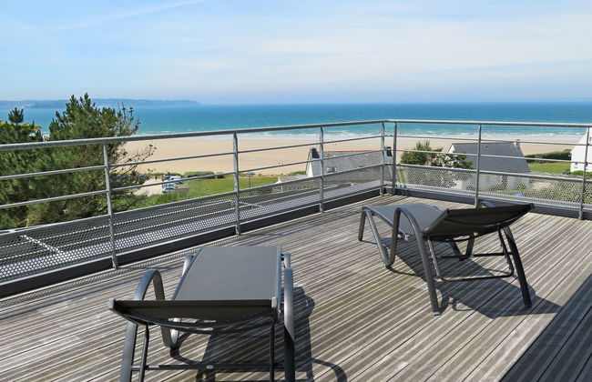 3 bedroom House in Plonévez-Porzay with garden and terrace - Photo 2