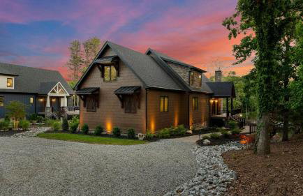 Black Bear Lodge by Avantstay Lakefront, Dock, Pool, Theater Sleeps 20+ - Foto 160