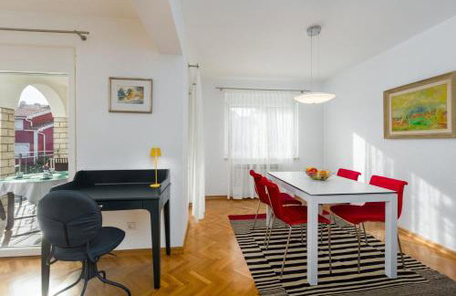 Elegant two-bedroom apartment with terrace in Rovinj - Photo 16