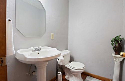 Tranquil Family Home with Yard, 14 Mi to Springfield - Foto 22