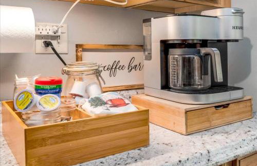 Cozy Lake House with Fireplace, Views, Close to Skiing! - Foto 9