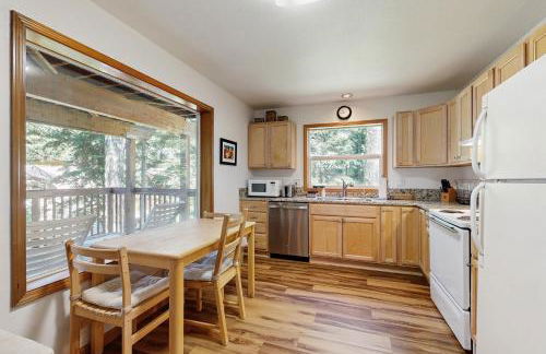 Brooke and Dan's Retreat -3 bedroom home plus a 2 bedroom apartment - Foto 13