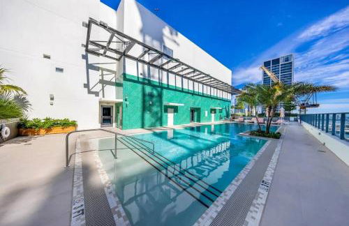 Modern Chic 1BR Downtown with Rooftop Pool & Views - Foto 23