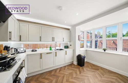 Spacious 4 Bedroom 2 Bath Serviced Home For Contractors & Families with X2 Free Parking Spaces, Fast WiFi - Hosted By Redwood Stays - Foto 12