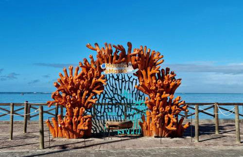 Apê na orla com vista pro mar e limpeza diária - Foto 19