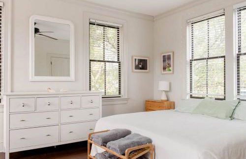 Elegant Sunlit Home with Private Rooftop Oasis - Foto 38