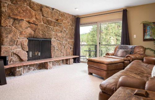 Ski Town Hideaway | Fireplace + Walk to Downtown - Foto 16
