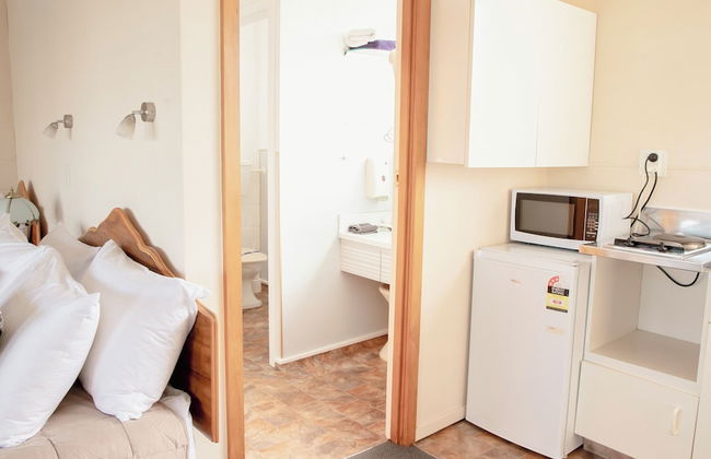 Tuki Tuki Motel - Photo 31