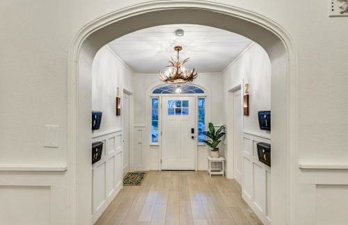 The Vanderbilt Mansion Apt 9 Near Downtown and TWU - Foto 4