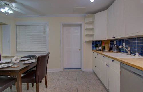 Book Now! 8-Min to Metro - King Bed- Old Town Central Retreat - Floyd's Freedom - - Foto 37