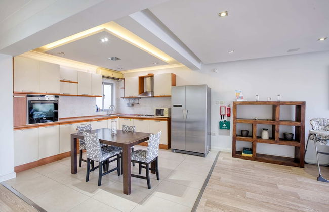 Seafront Apartment - Foto 14