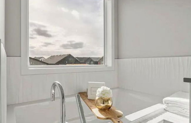 Luxury Modern Home - Livingstone - Photo 27