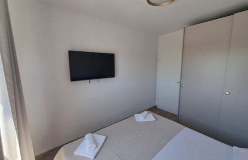 Villa Madison, Spacious Sea View Apartments Near Zadar with heated pool - Photo 16