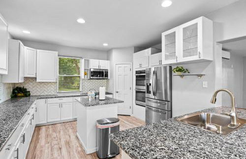 Lilburn Gateway with Game Loft, Fire Pit, Stone Mountain - Foto 7