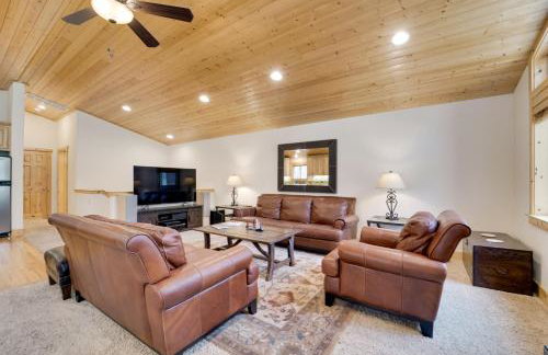 Near Donner Lake and Skiing Soda Springs Cabin! - Foto 8