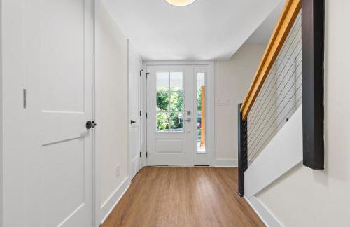 Modern 4 Bed in Quail Hollow - Foto 21