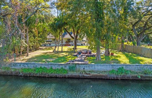 Hideout on the Hillsborough is a Gorgeous Renovated 3BR Pet Friendly Home on the Hillsborough River located in the North End of Seminole Heights - Foto 1