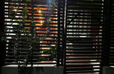 Chalé com PISCINA Privativa, com 2 QUARTOS, ESTACIONAMENTO em Condomínio com PORTARIA 24h, Sauna, Quadras, 3 PISCINAS no condomínio, Pesca e Parquinho Infantil - SmarTV na sala de estar, TV na área CHURRASQUEIRA, Wi-Fi e Cozinha Completa - Foto 13