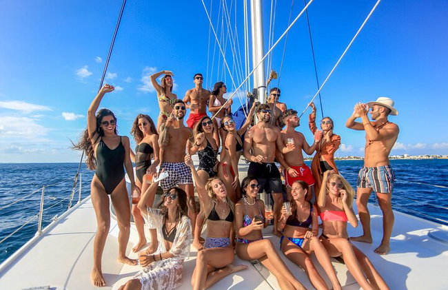 Excursión en catamarán a Isla Mujeres con Snorkel Open Bar y almuerzo buffet - Foto 4