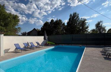 Maison plein-pied 8 pers avec piscine sur demande - Foto 10