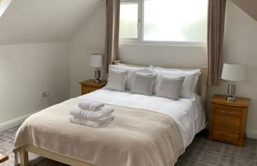 Secluded Countryside Home, Hot Tub, Onsite Pub, Pool Table, Sleeps upto 13, Perfect for a family get together - Photo 11