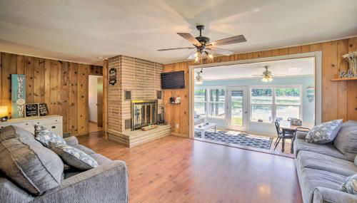 Lakefront Wisconsin Cottage with Dock and Hot Tub! - Foto 3