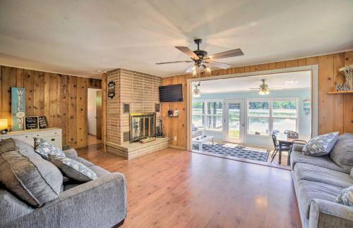 Lakefront Wisconsin Cottage with Dock and Hot Tub! - Foto 3