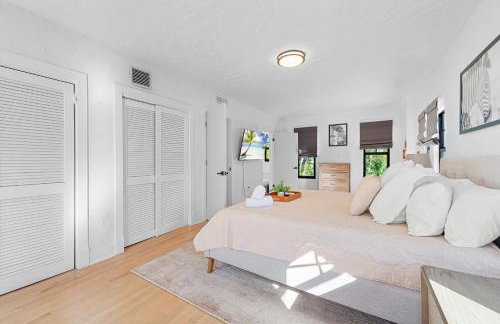 Sunny 4BR Getaway Pool & Private Guest Suite - Foto 32