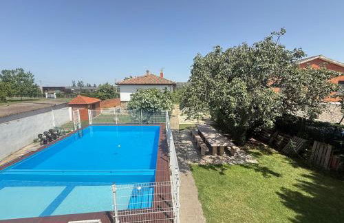 Chalet con jardín, piscina y barbacoa en Logroño - Foto 40