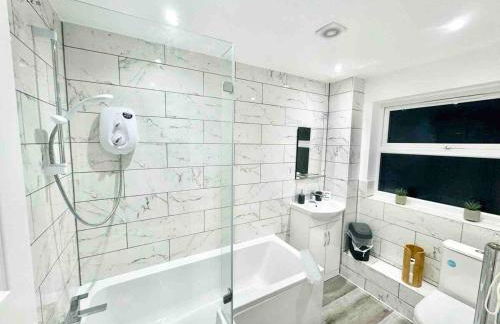 Cosy Home in Swindon 3 with parking centrally located-Business or Leisure - Foto 8