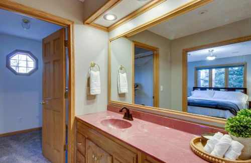 Peaceful Hibbing Getaway Heated Floors, Fire Pit! - Foto 16