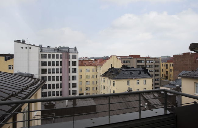 2ndhomes 2BR Penthouse with Balcony and Sauna - Photo 23