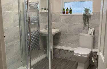 The Retreats 1 Kenfig Hill Pet Friendly 2 Bedroom Flat with King Size bed twin beds and sofa bed sleeps up to 5 people - Foto 11